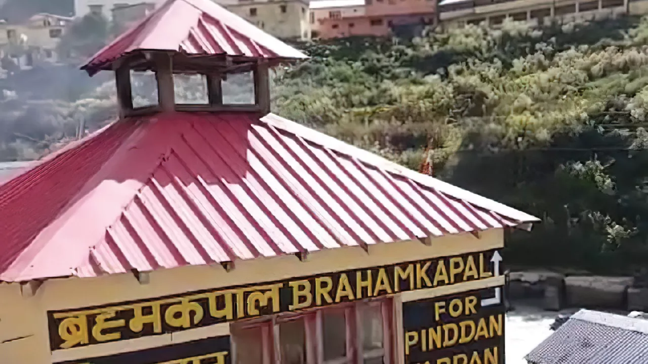 The Brahma Kapal platform beside the Badrinath temple