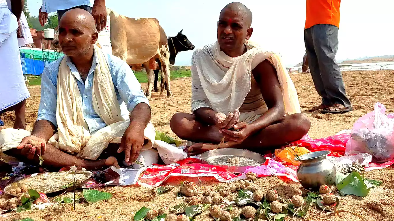 Pind Daan being performed at Gaya