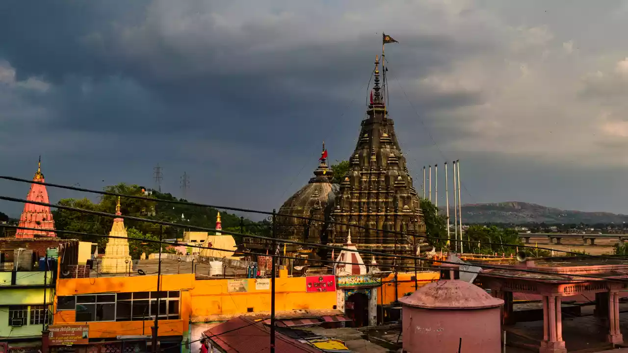 Ancestral rites being performed at the ghats across Kashi, Gaya and Prayagraj